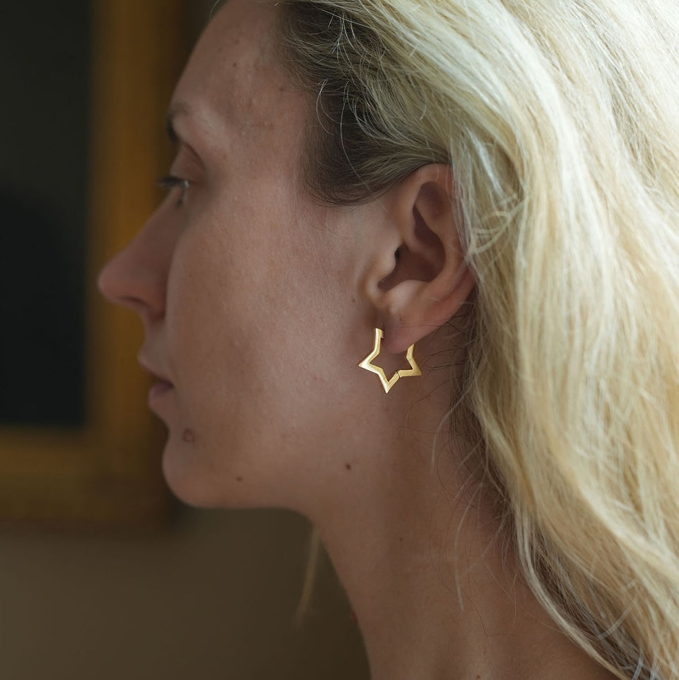 gold star hop earrings